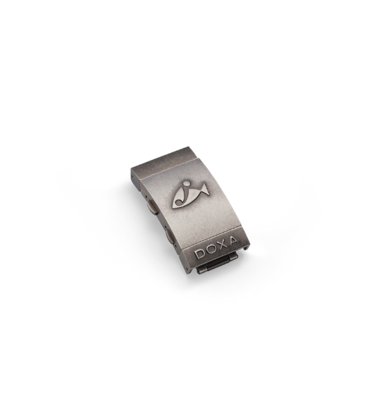 Aged steel folding clasp with racheting dive extension